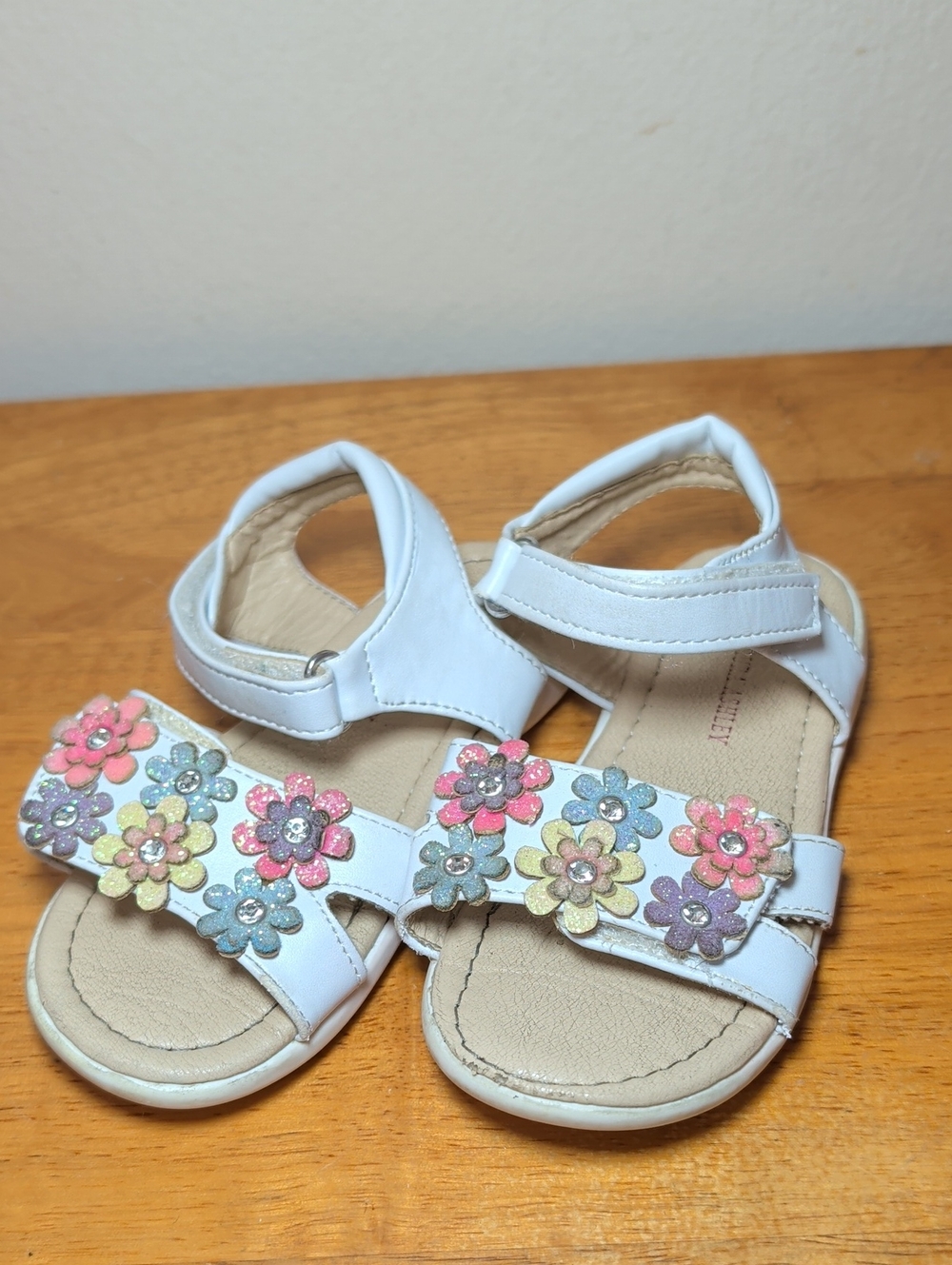 Laura Ashley White Leather Sandals with Rainbow Flower Strap Girls Size 8